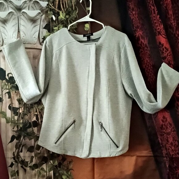 EUC: Torrid Sze 3 Studio Double Knit Moto. Ligtht Grey Jacket - Picture 4 of 6